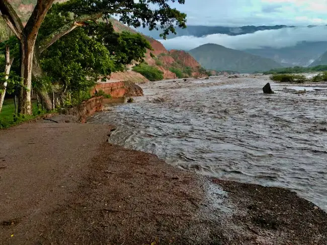 Cambio climático en Colombia: se aleja riesgo de apagón y llegan alertas por deslizamiento