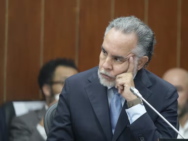 armando benedetti pensativo
